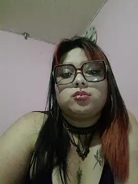 Snapshot of curvy_latina chatting on July 19, 2026, 4:38 am curvy latina online show from July 19, 2026, 4:38 am