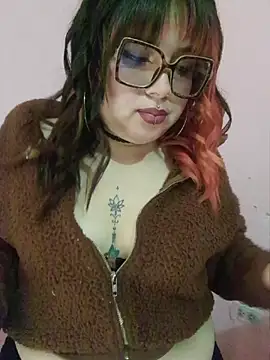 Snapshot of curvy_latina chatting on August 5, 2026, 6:44 pm curvy latina online show from August 5, 2026, 6:44 pm