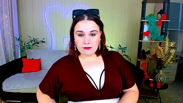 OliviaTwens online show from July 13, 2026, 4:15 am