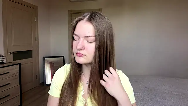 Snapshot of lizzzanatooo chatting on June 1, 2026, 7:32 am lizzzanatooo online show from June 1, 2026, 7:32 am