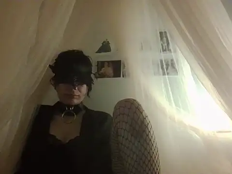 Snapshot of Nyx_Nuit chatting on June 12, 2026, 11:25 pm Nyx Nuit online show from June 12, 2026, 11:25 pm