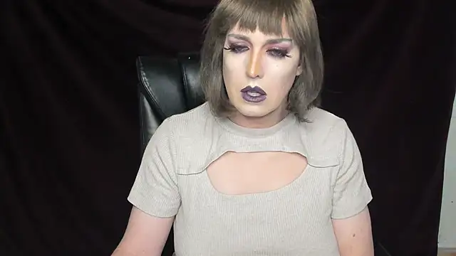 Snapshot of Danielle_tv33 chatting on February 7, 2025, 7:06 pm Danielle tv33 online show from February 7, 2025, 7:06 pm