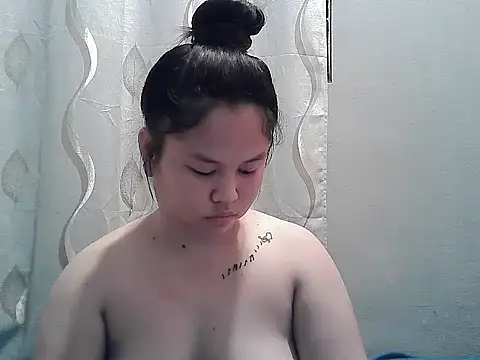 Snapshot of ThePrettySecret chatting on June 7, 2026, 10:19 am ThePrettySecret online show from June 7, 2026, 10:19 am