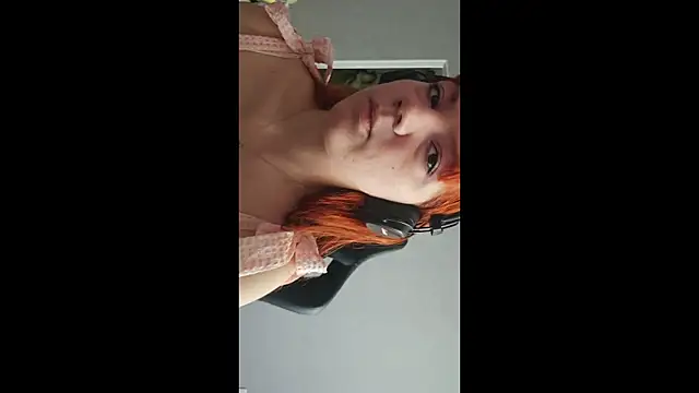 Snapshot of PureSanny chatting on June 2, 2026, 8:27 am PureSanny online show from June 2, 2026, 8:27 am
