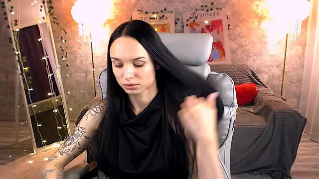 Snapshot of NicoleMerz chatting on June 19, 2026, 4:00 pm NicoleMerz online show from June 19, 2026, 4:00 pm
