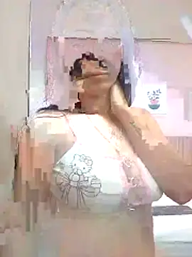 Snapshot of mariana_cute18L chatting on June 6, 2026, 4:01 pm mariana cute18L online show from June 6, 2026, 4:01 pm