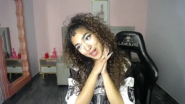 Snapshot of CamilaVixen_ch chatting on July 1, 2026, 1:40 am CamilaVixen ch online show from July 1, 2026, 1:40 am