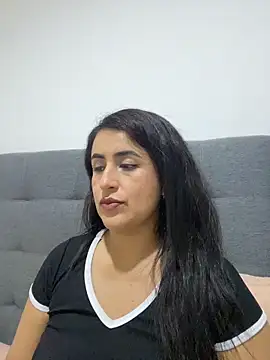 MADAMELUNAXXX online show from June 12, 2026, 3:27 am