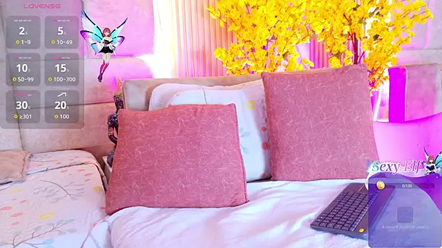 Snapshot of LalaVareela chatting on July 12, 2026, 7:38 pm LalaVareela online show from July 12, 2026, 7:38 pm
