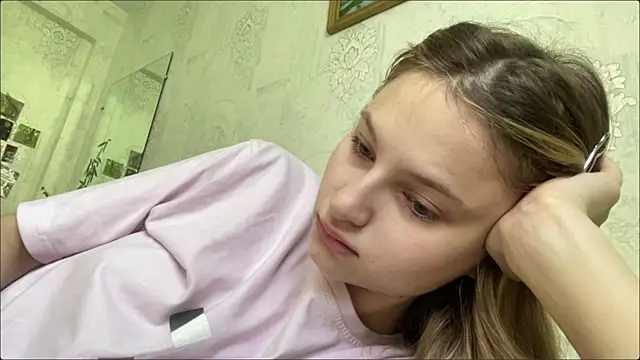 Snapshot of HeIen_cute chatting on July 9, 2026, 5:22 am HeIen cute online show from July 9, 2026, 5:22 am