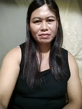 Snapshot of -Hatybi- chatting on June 9, 2026, 10:43 pm -Hatybi- online show from June 9, 2026, 10:43 pm