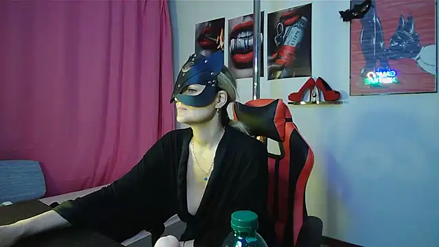 Snapshot of LolaSelvaggia chatting on June 9, 2026, 10:21 pm LolaSelvaggia online show from June 9, 2026, 10:21 pm