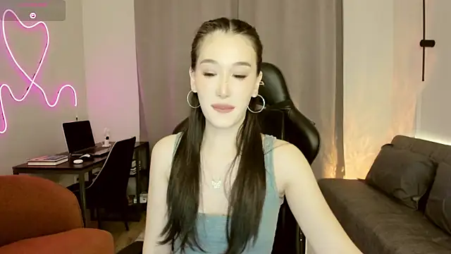 Snapshot of lilly_mighty chatting on July 1, 2026, 5:12 pm lilly mighty online show from July 1, 2026, 5:12 pm