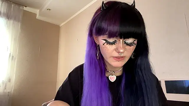Snapshot of HolyCute chatting on June 15, 2026, 4:20 pm HolyCute online show from June 15, 2026, 4:20 pm