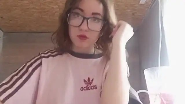 Snapshot of OliviaMoment chatting on June 30, 2026, 8:59 am OliviaMoment online show from June 30, 2026, 8:59 am