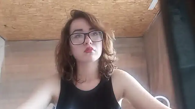 Snapshot of OliviaMoment chatting on July 4, 2026, 10:54 am OliviaMoment online show from July 4, 2026, 10:54 am