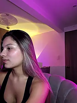 Snapshot of emilyvex chatting on July 17, 2026, 3:13 am emilyvex online show from July 17, 2026, 3:13 am