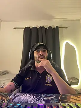 Snapshot of Aaron_hyuga chatting on June 5, 2026, 3:46 am Aaron hyuga online show from June 5, 2026, 3:46 am