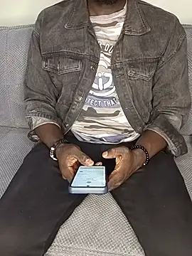 Snapshot of Bigblackman25 chatting on July 7, 2026, 8:24 pm Bigblackman25 online show from July 7, 2026, 8:24 pm