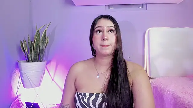 Snapshot of Allison_Peach chatting on June 19, 2026, 8:23 pm Allison Peach online show from June 19, 2026, 8:23 pm