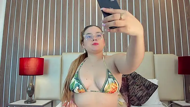 Snapshot of tiffany_bell chatting on June 10, 2026, 8:08 pm tiffany bell online show from June 10, 2026, 8:08 pm