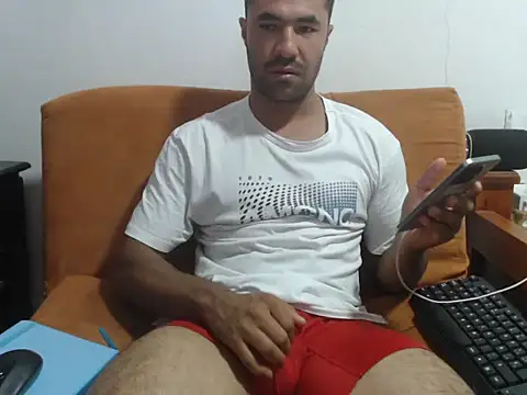 Snapshot of Hzorro1 chatting on July 5, 2026, 6:37 pm Hzorro1 online show from July 5, 2026, 6:37 pm