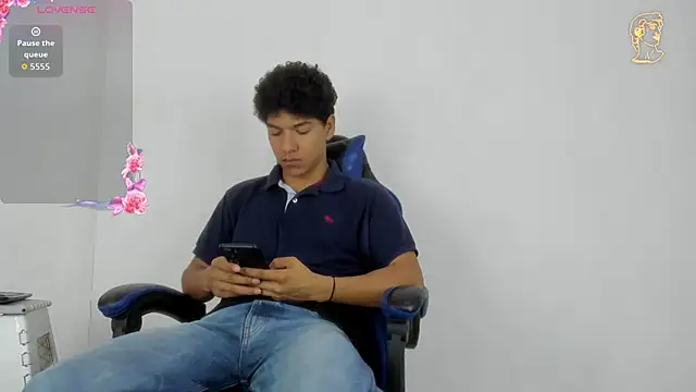 Snapshot of Maximiliano_Young chatting on June 27, 2026, 12:44 pm Maximiliano Young online show from June 27, 2026, 12:44 pm