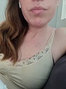 Snapshot of Lunaswee chatting on June 1, 2026, 5:36 pm Lunaswee online show from June 1, 2026, 5:36 pm