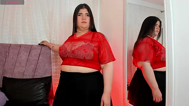 Emilie Jones online show from July 23, 2026, 7:34 pm