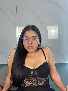 ValentinaLuciana online show from June 13, 2026, 12:58 pm