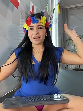 ValentinaLuciana online show from June 18, 2026, 3:38 pm