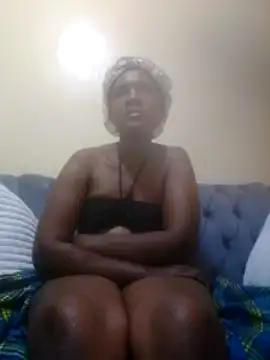 Snapshot of Creamymom4 chatting on June 18, 2026, 12:42 pm Creamymom4 online show from June 18, 2026, 12:42 pm