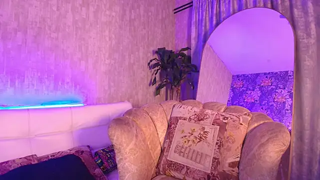 chloe bronze online show from June 15, 2026, 8:22 pm