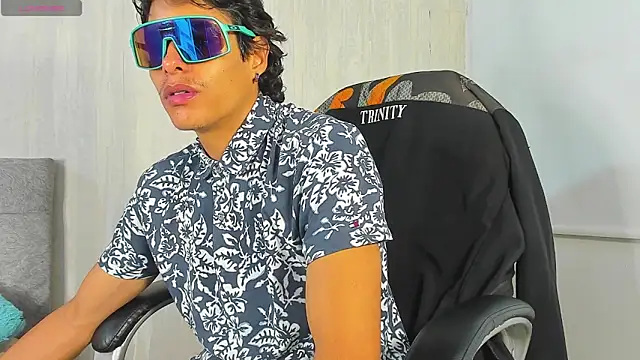 tommyhot7 online show from June 10, 2026, 9:57 pm