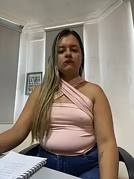 Snapshot of azulskyer chatting on July 3, 2026, 4:35 pm azulskyer online show from July 3, 2026, 4:35 pm