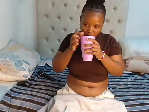 Snapshot of Lihle_00 chatting on June 13, 2026, 6:50 pm Lihle 00 online show from June 13, 2026, 6:50 pm