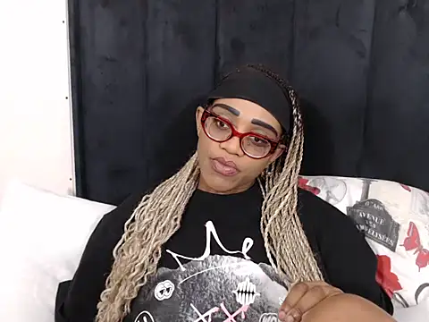 SultryDivax online show from June 17, 2026, 11:38 pm