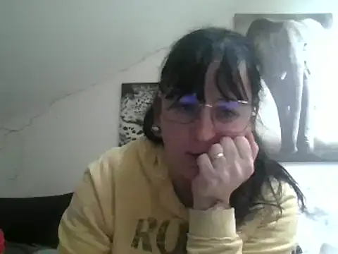 Snapshot of sexujuly88 chatting on February 4, 2025, 8:24 am sexujuly88 online show from February 4, 2025, 8:24 am