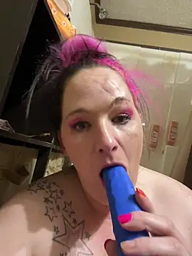 DanielleVineyard online show from June 4, 2026, 12:49 am