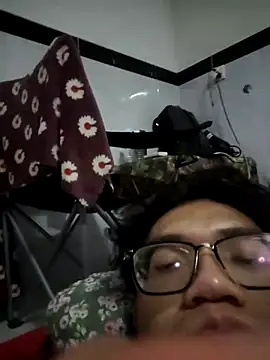 Snapshot of yinsunny314 chatting on July 28, 2026, 5:23 pm yinsunny314 online show from July 28, 2026, 5:23 pm