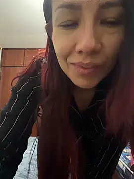 ArielFerrara online show from July 4, 2026, 4:51 am