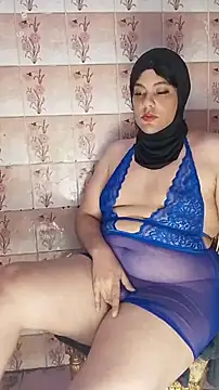 Snapshot of LenaQPeach chatting on June 28, 2026, 11:33 pm LenaQPeach online show from June 28, 2026, 11:33 pm