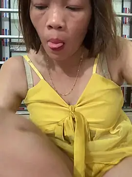 Snapshot of Emlyla chatting on June 11, 2026, 2:59 pm Emlyla online show from June 11, 2026, 2:59 pm