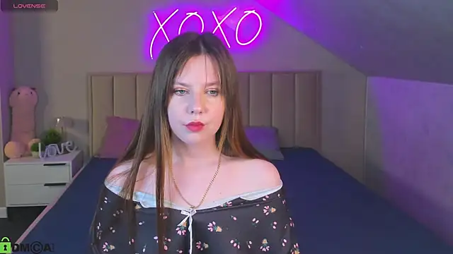 Snapshot of Violeta_Paul chatting on June 7, 2026, 12:59 am Violeta Paul online show from June 7, 2026, 12:59 am