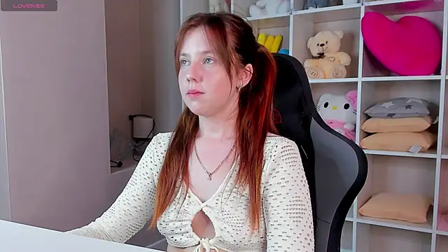 Snapshot of Violeta_Paul chatting on June 26, 2026, 9:03 am Violeta Paul online show from June 26, 2026, 9:03 am