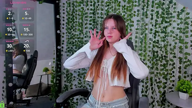 Snapshot of Violeta_Paul chatting on July 10, 2026, 12:59 am Violeta Paul online show from July 10, 2026, 12:59 am