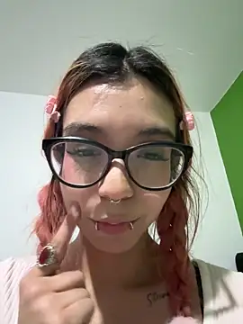 Nana-Komatsu online show from June 21, 2026, 4:37 am