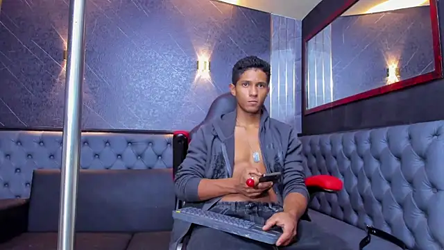 Snapshot of Yoel_Blessed chatting on June 18, 2026, 11:14 am Yoel Blessed online show from June 18, 2026, 11:14 am