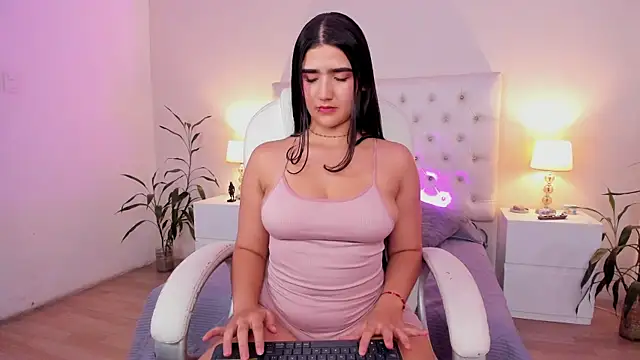 Snapshot of Tiffanny_Gomez chatting on June 25, 2026, 7:18 pm Tiffanny Gomez online show from June 25, 2026, 7:18 pm