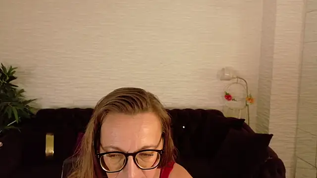 Snapshot of SiennaShinee chatting on July 19, 2026, 7:39 pm SiennaShinee online show from July 19, 2026, 7:39 pm